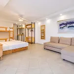 Luna Hotel *