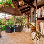 Luna Hotel *